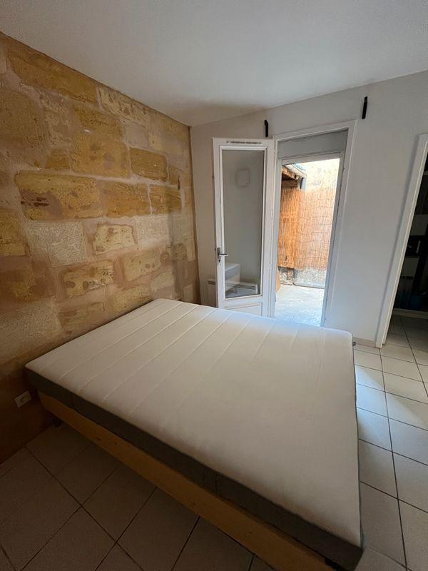 
                                                Location
                                                 T2 meublé proche Victoire avec un extérieur