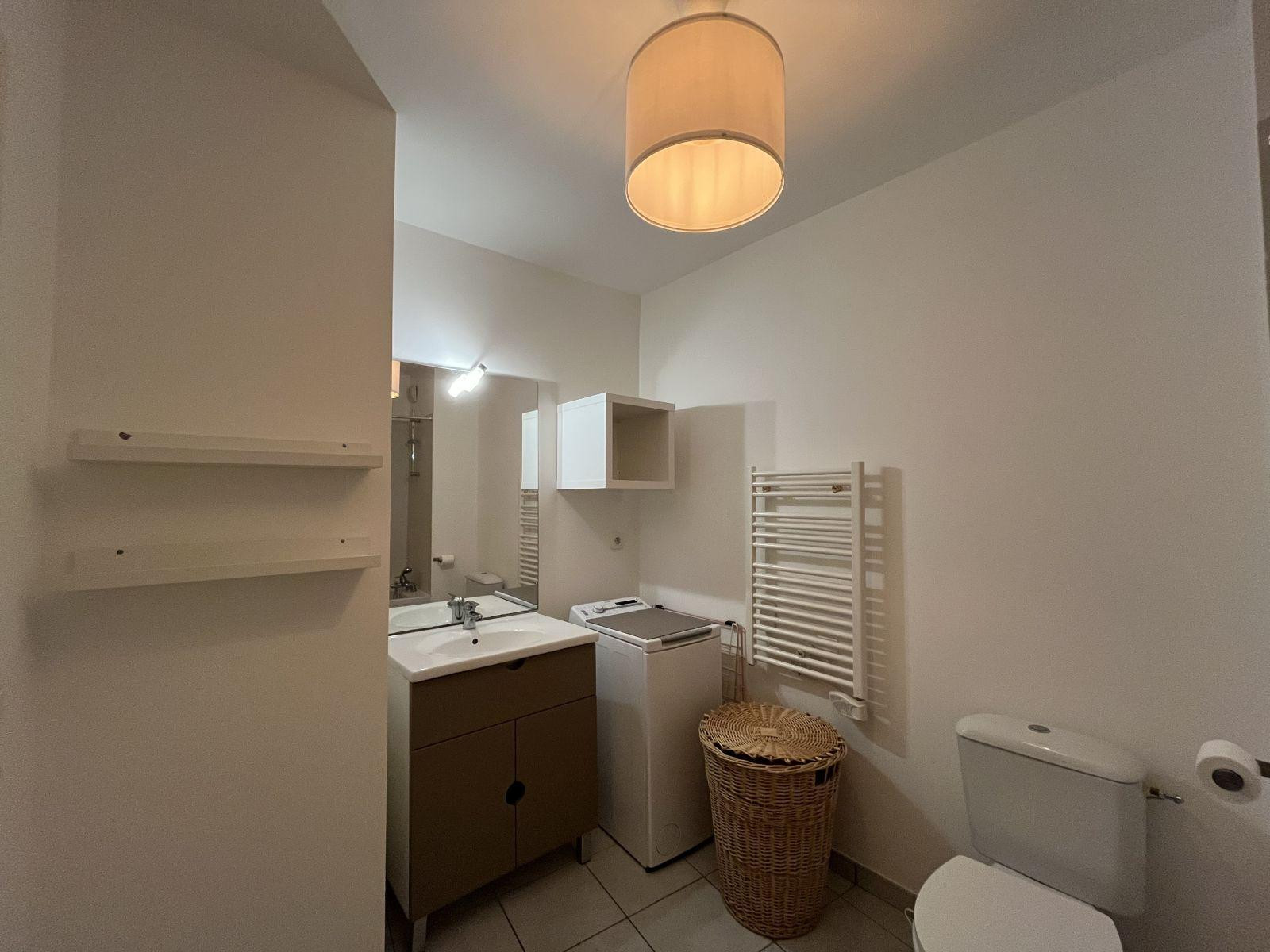 
                                                Location
                                                 T2 meublé secteur Monplaisir