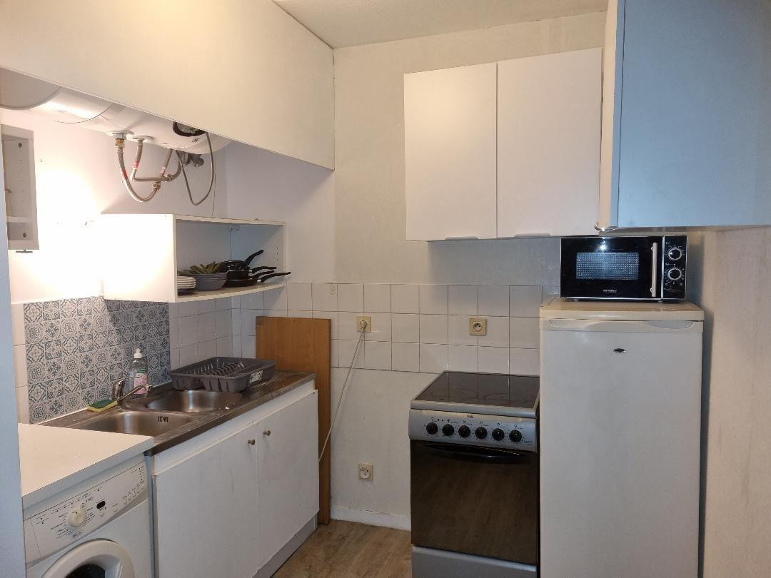 
                                                Location
                                                 T2 meuble secteur Pellgrin proche  commodites