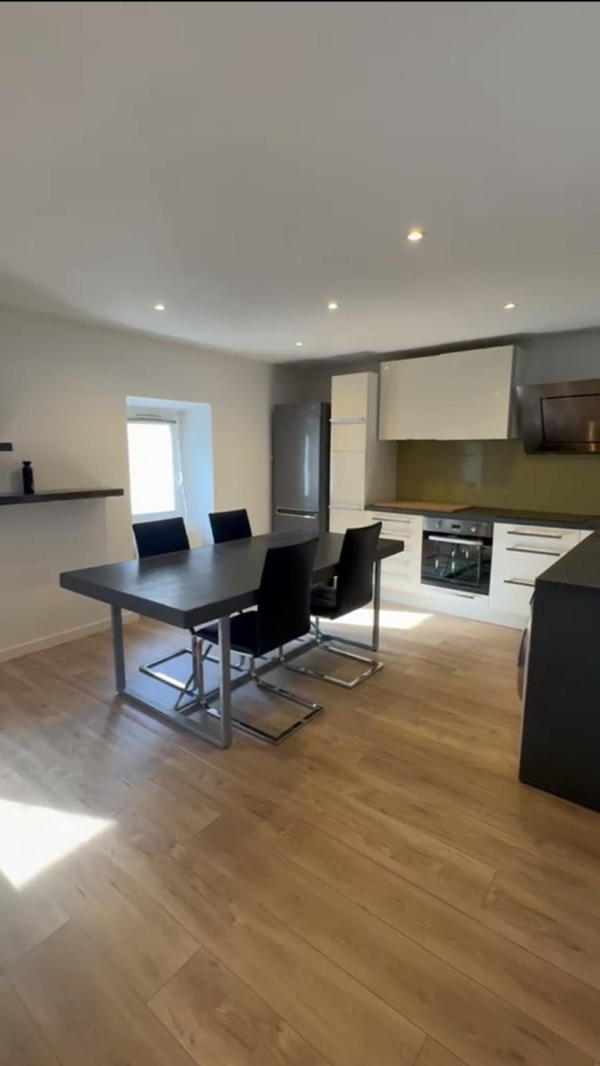 
                                                Location
                                                 T2 meuble St Donatien