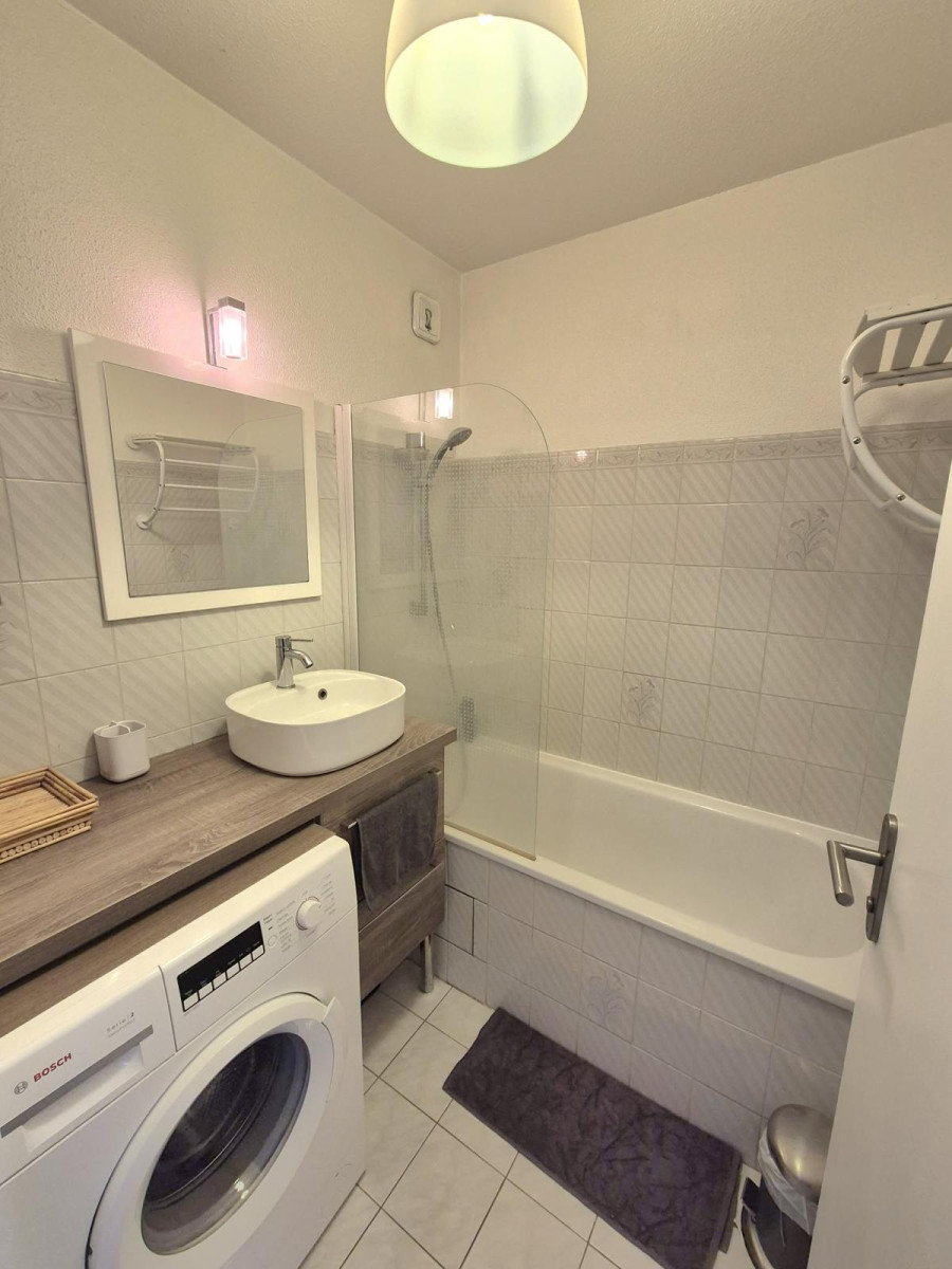 
                                                Location
                                                 T2 Meublé Standing – Loggia, Parking, Calme Absolu