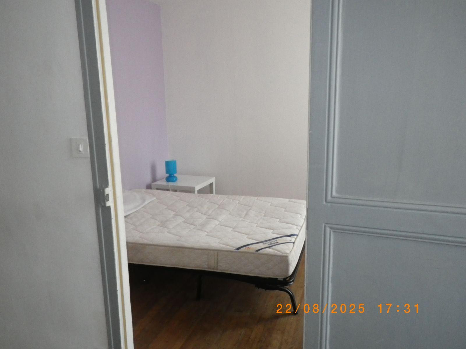 
                                                Location
                                                 T2 Meublé TBE plein centre proche transports