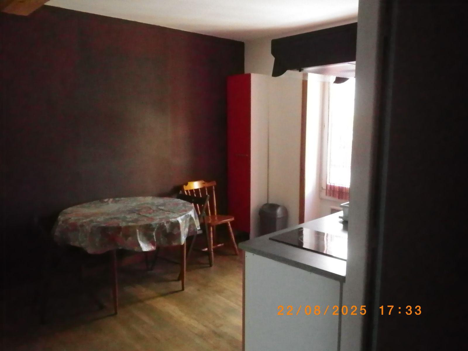 
                                                Location
                                                 T2 Meublé TBE plein centre proche transports
