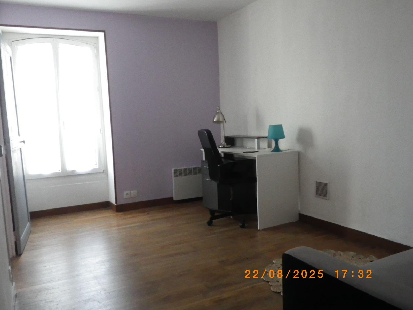 
                                                Location
                                                 T2 Meublé TBE plein centre proche transports