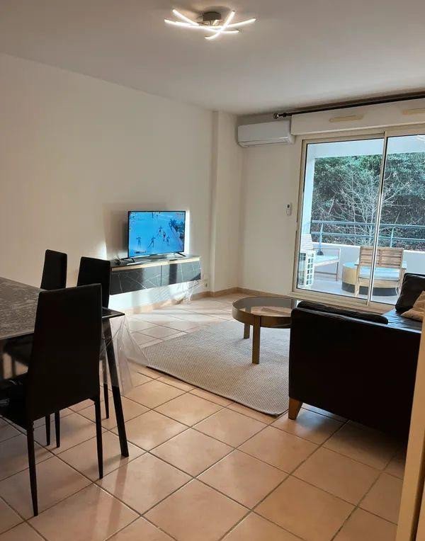 
                                                Location
                                                 T2 meublé terrasse, garage 50 M2 à Marseille