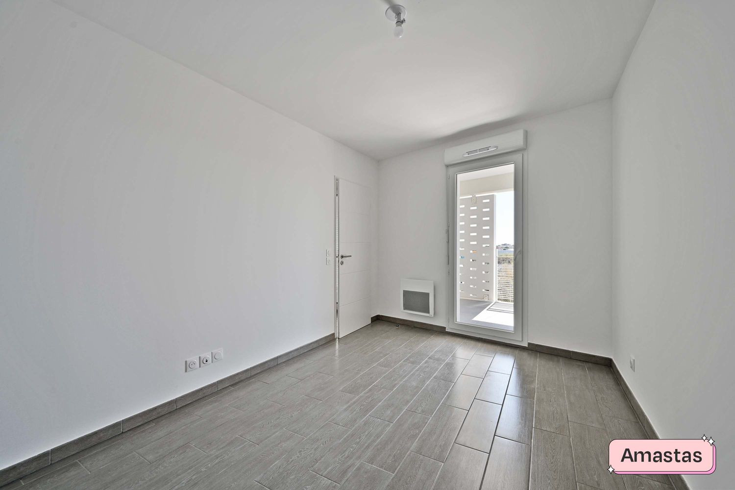 
                                                Location
                                                 T2 neuf 44m² avec terrasse + pkg