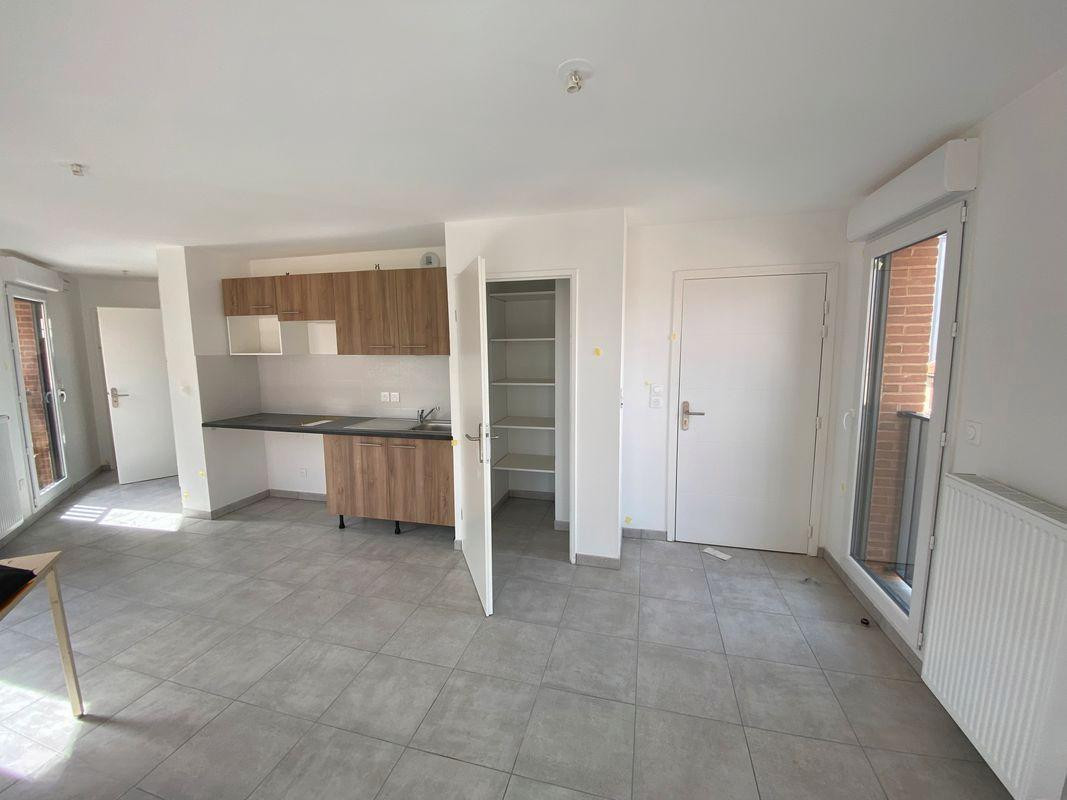 
                                                Location
                                                 T2 Neuf 49m2 avec terrasse - Arènes