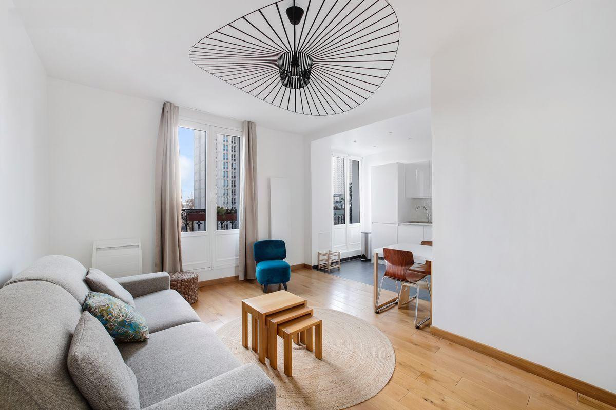 
                                                Location
                                                 T2 neuf de charme Place d'Italie