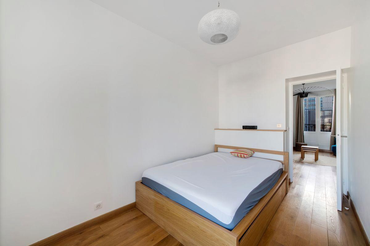 
                                                Location
                                                 T2 neuf de charme Place d'Italie