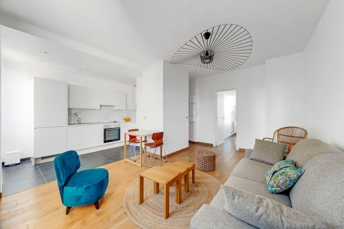 
                                                Location
                                                 T2 neuf de charme Place d'Italie