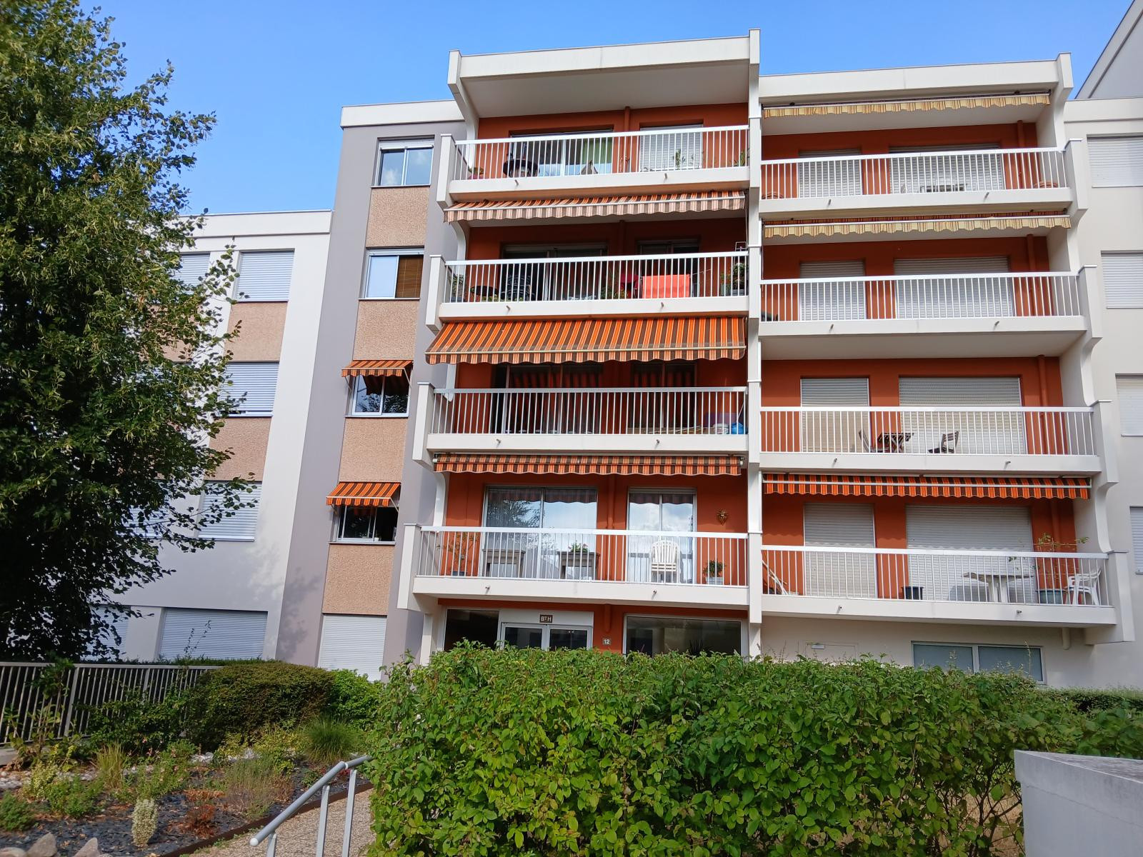 
                                                Location
                                                 T2 neuf et meublé dans résidence standing boisée