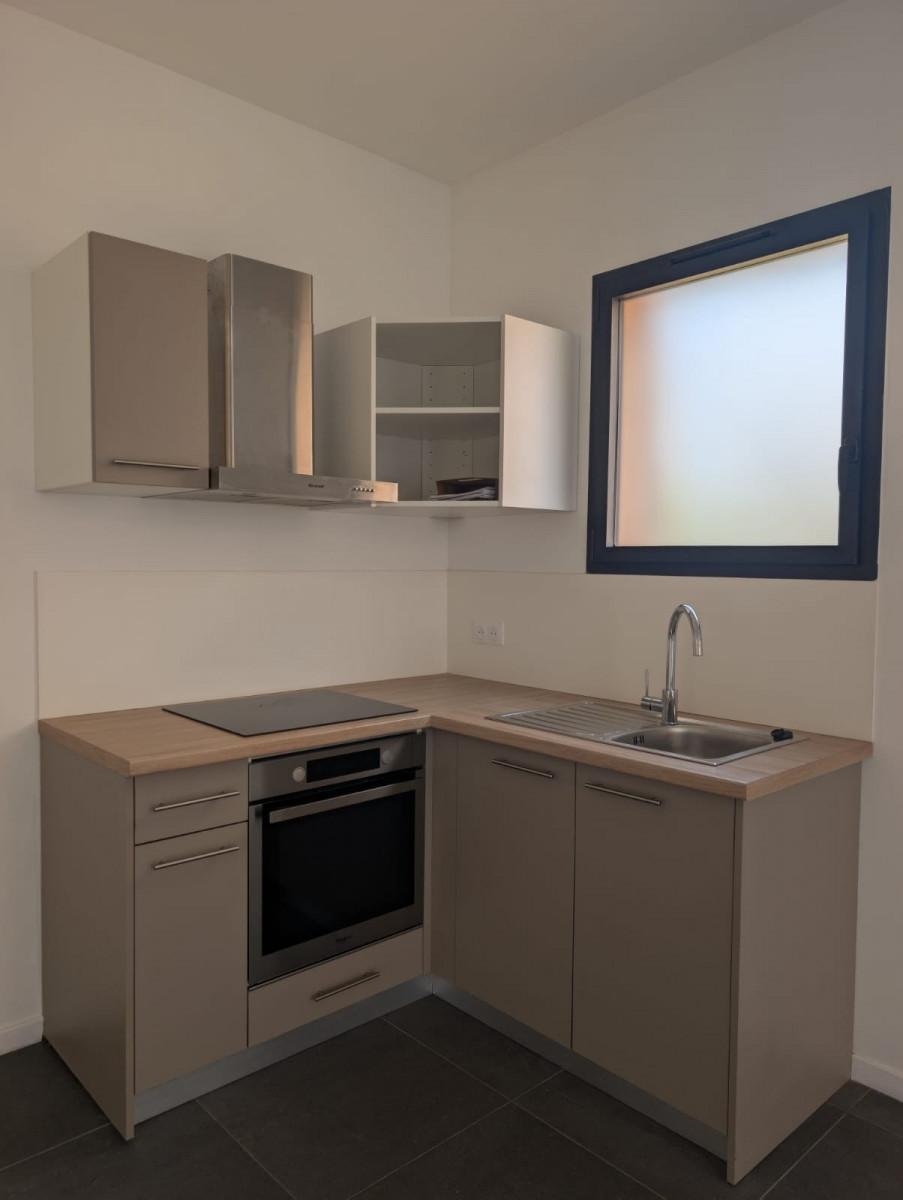 
                                                Location
                                                 T2 neuf et semi équipée dans jolie maison de ville