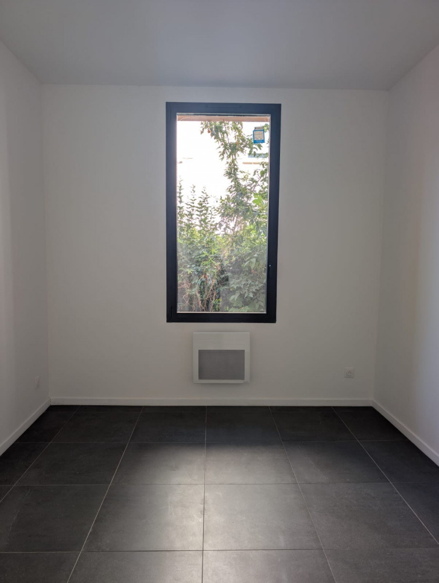 
                                                Location
                                                 T2 neuf et semi équipée dans jolie maison de ville