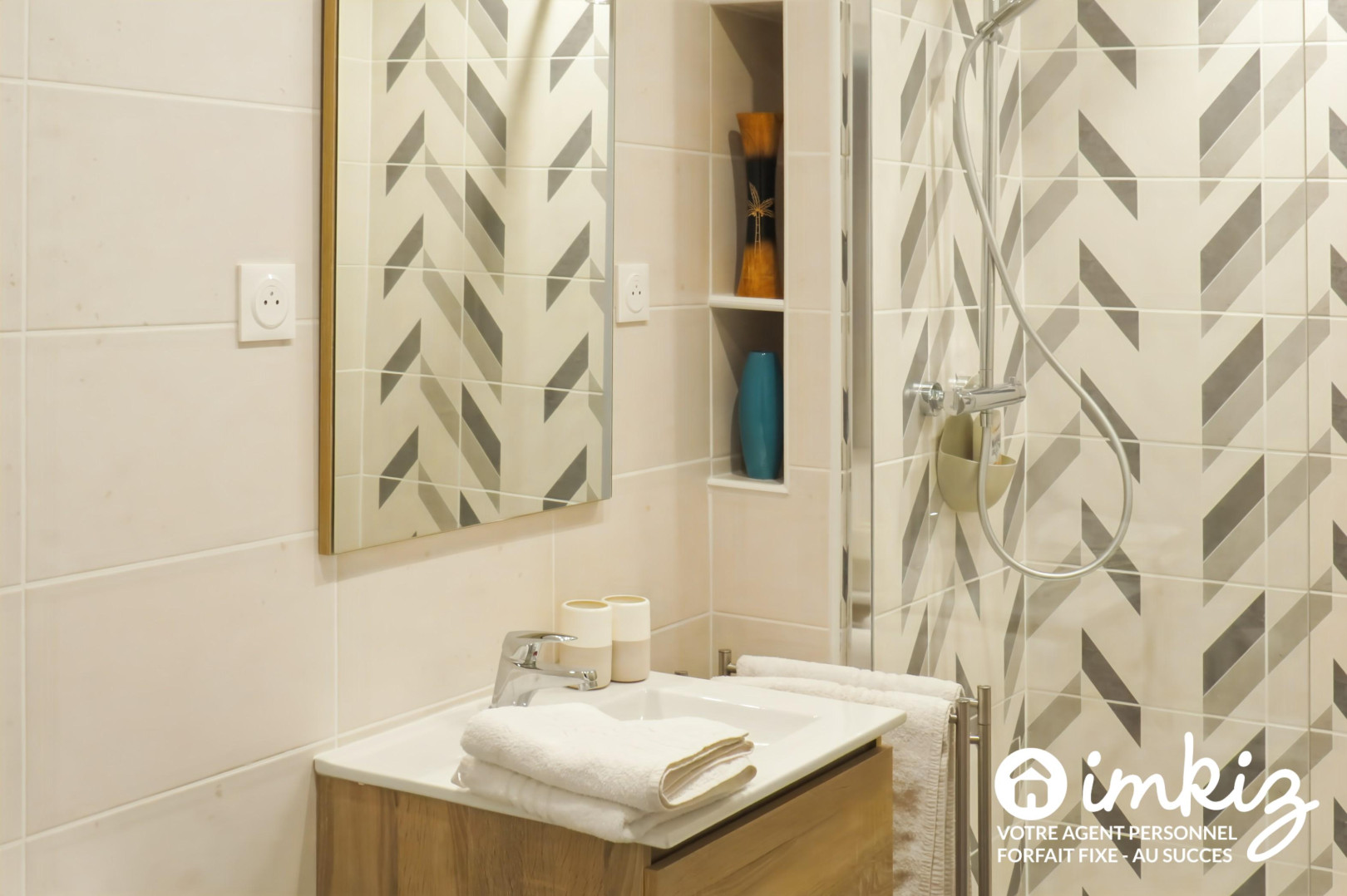 
                                                Vente
                                                 T2  Nîmes centre gare rénové avec parking privatif