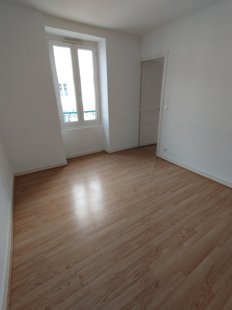 
                                                Location
                                                 T2 non meublé 49m2