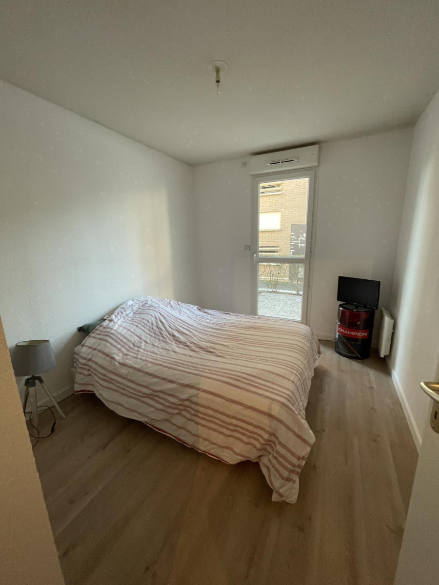 
                                                Location
                                                 T2 non meublé dans résidence calme (terrasse)