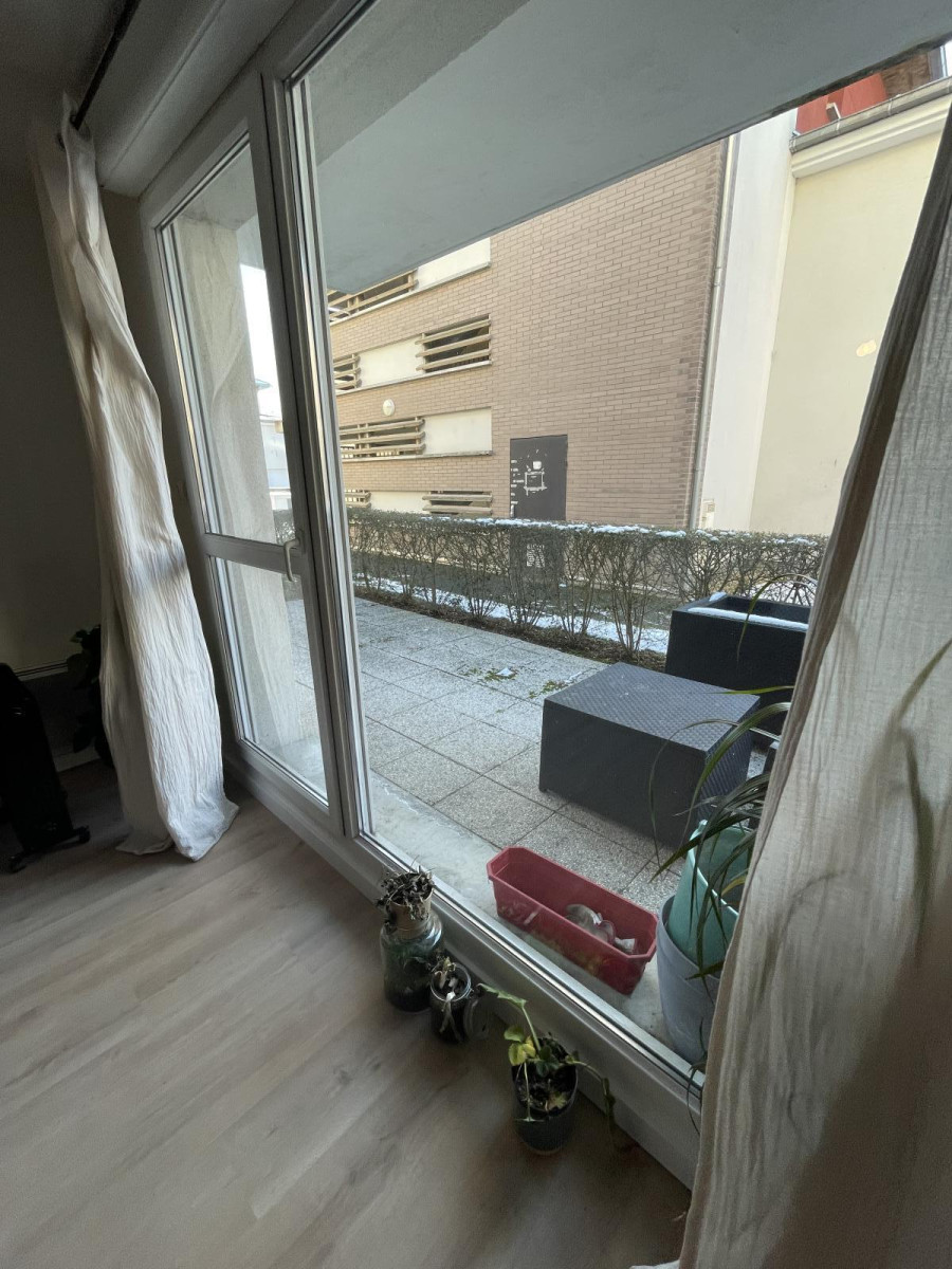 
                                                Location
                                                 T2 non meublé dans résidence calme (terrasse)