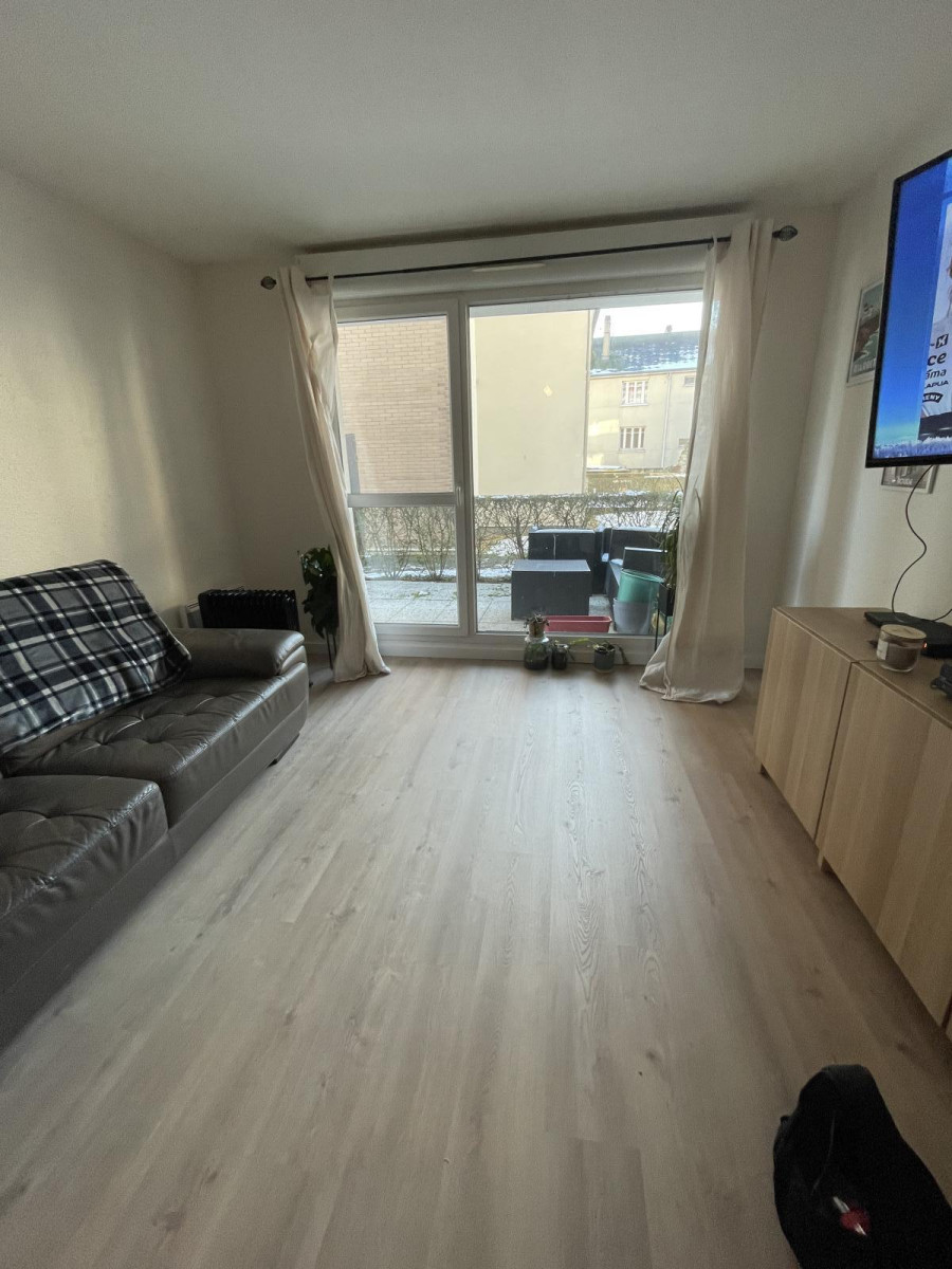 
                                                Location
                                                 T2 non meublé dans résidence calme (terrasse)
