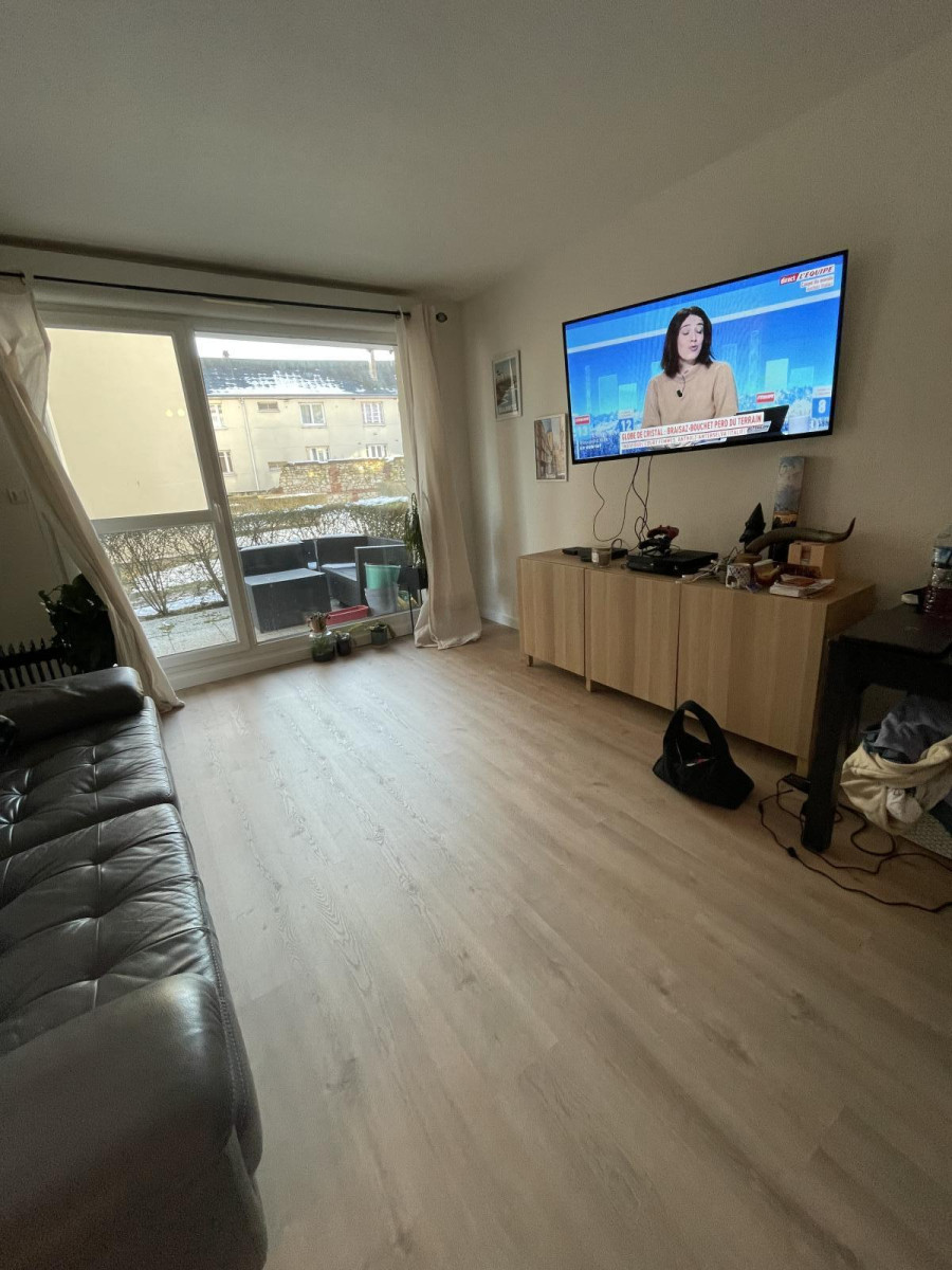 
                                                Location
                                                 T2 non meublé dans résidence calme (terrasse)