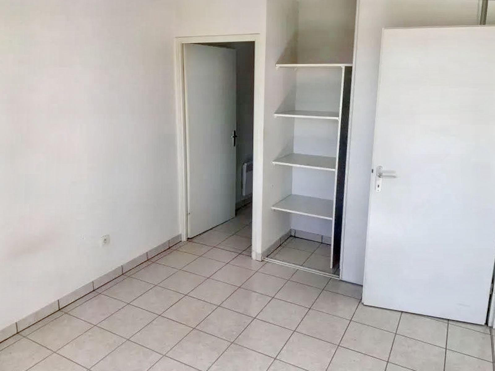 
                                                Location
                                                 T2 offrant une belle vue sur la ville