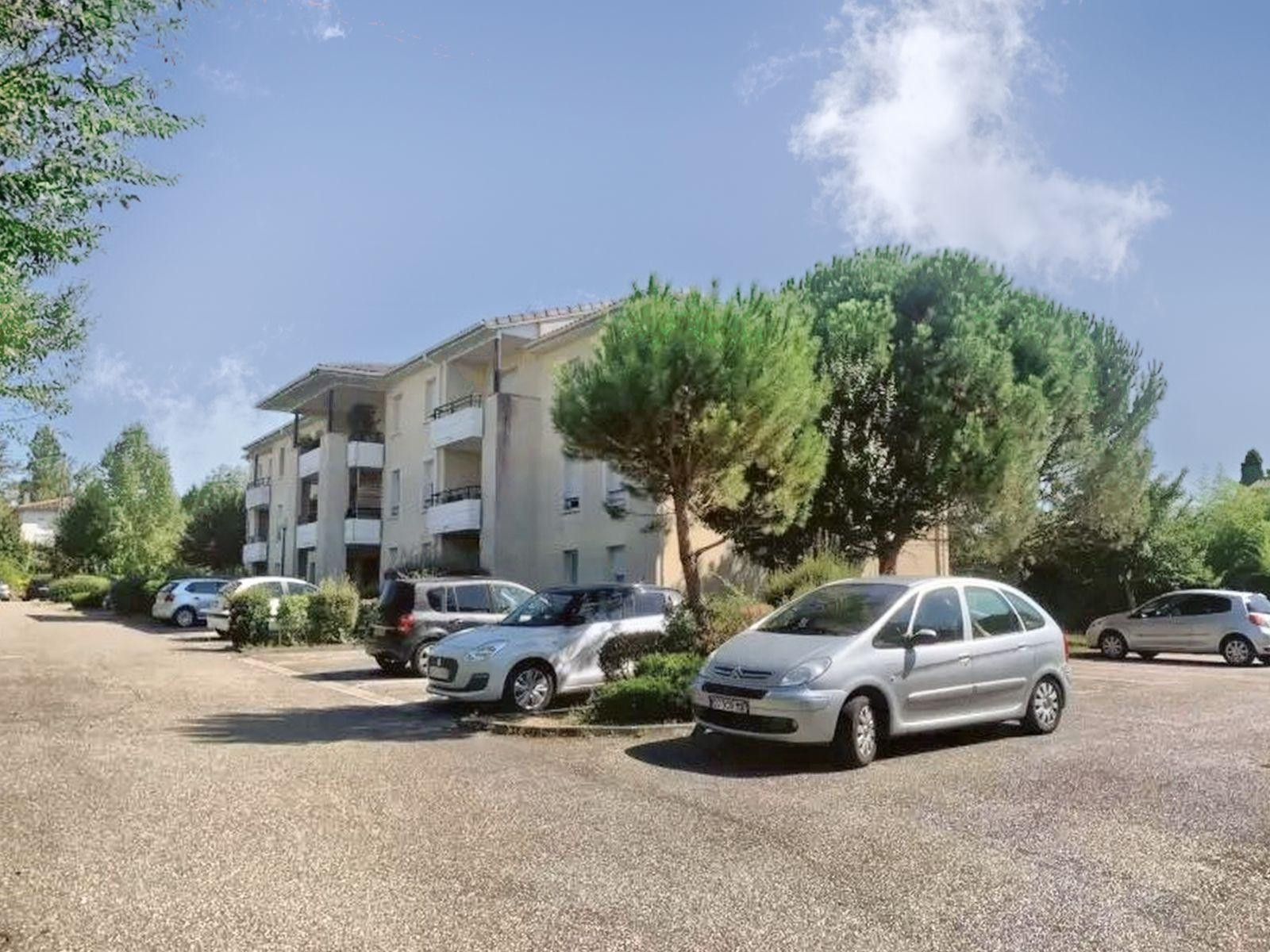 
                                                Location
                                                 T2 offrant une belle vue sur la ville