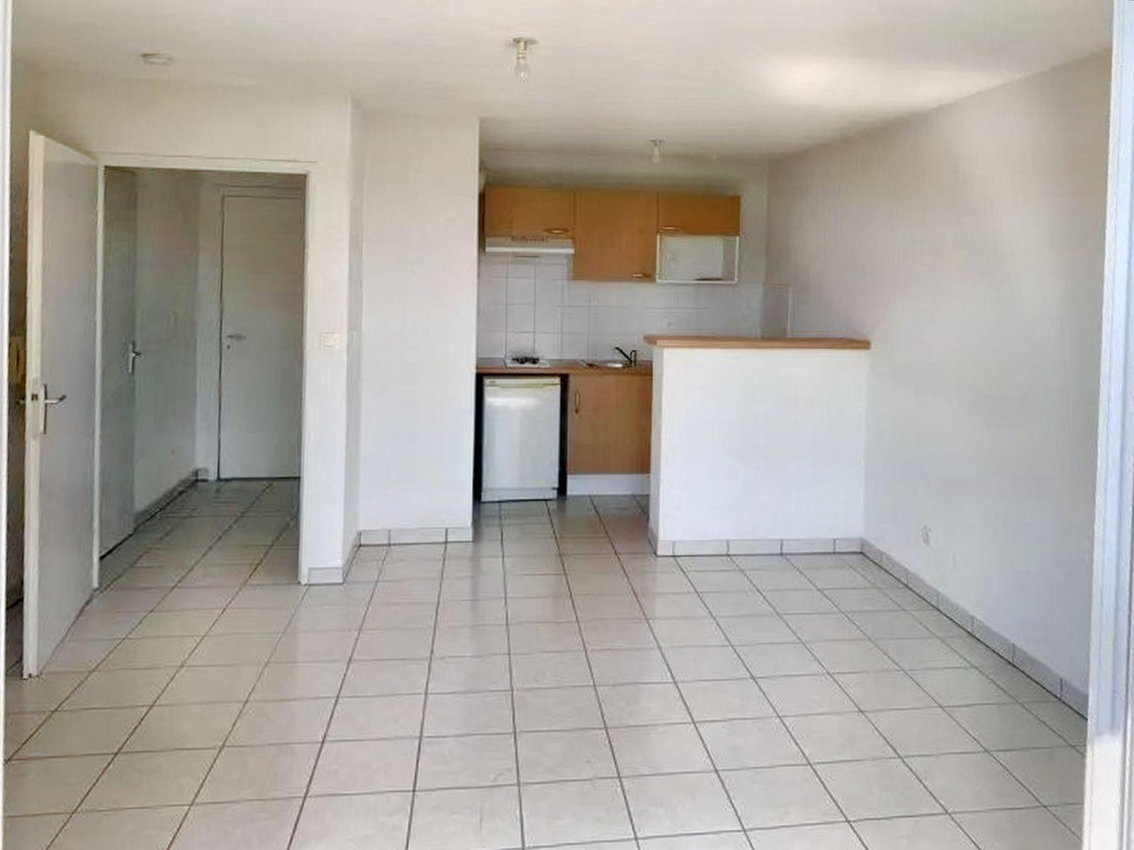 
                                                Location
                                                 T2 offrant une belle vue sur la ville