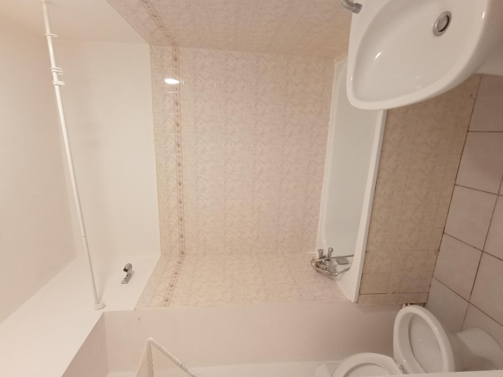 
                                                Location
                                                 T2 Perrache, prox UCLY refait neuf, cuis aménagée