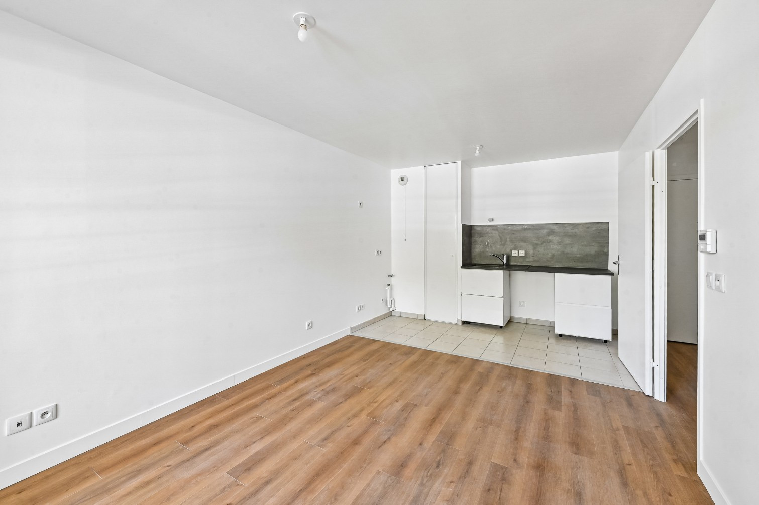 
                                                Vente
                                                 T2 pièces avec balcon - ST OUEN L'AUMONE