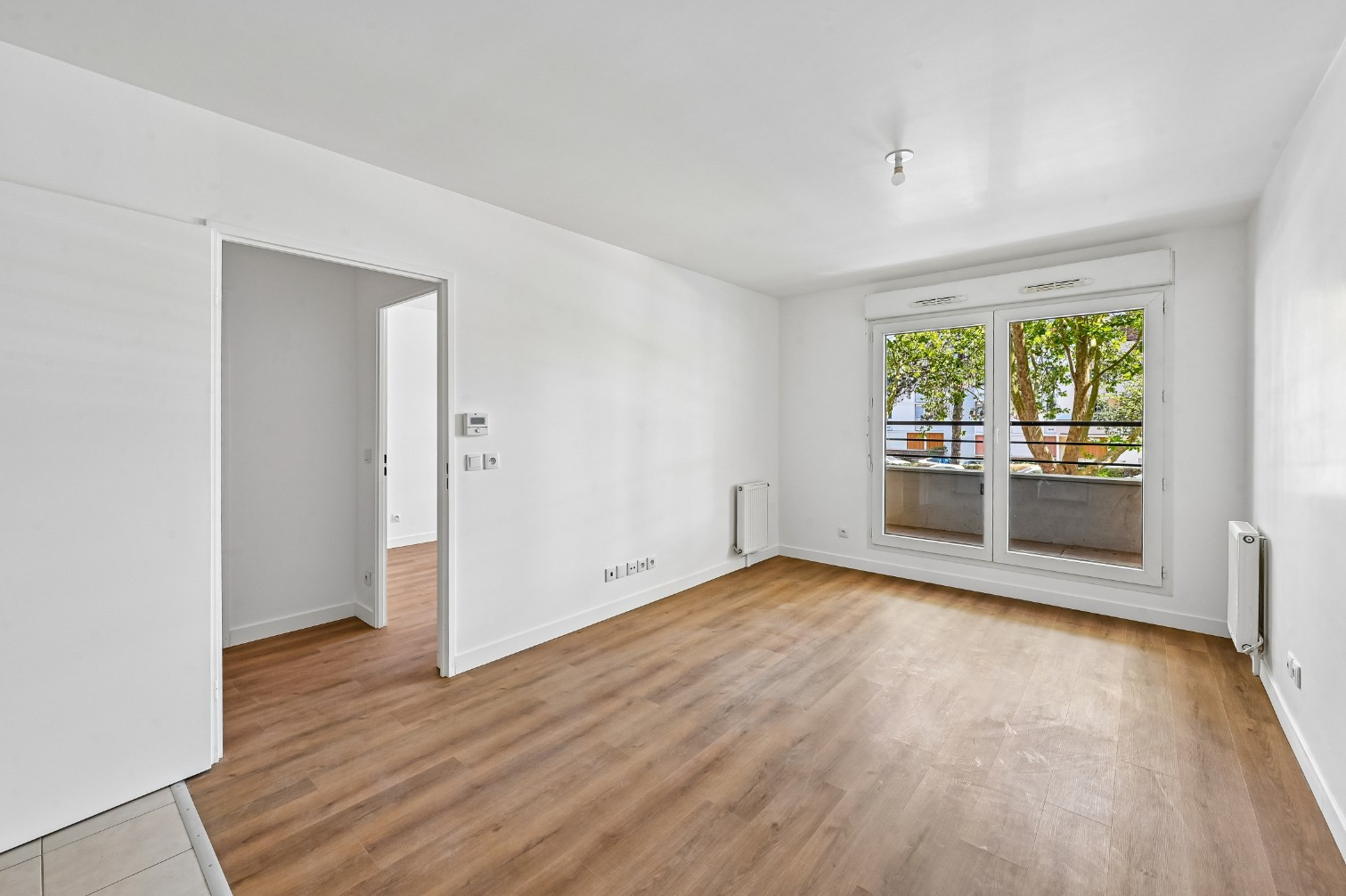 
                                                Vente
                                                 T2 pièces avec balcon - ST OUEN L'AUMONE
