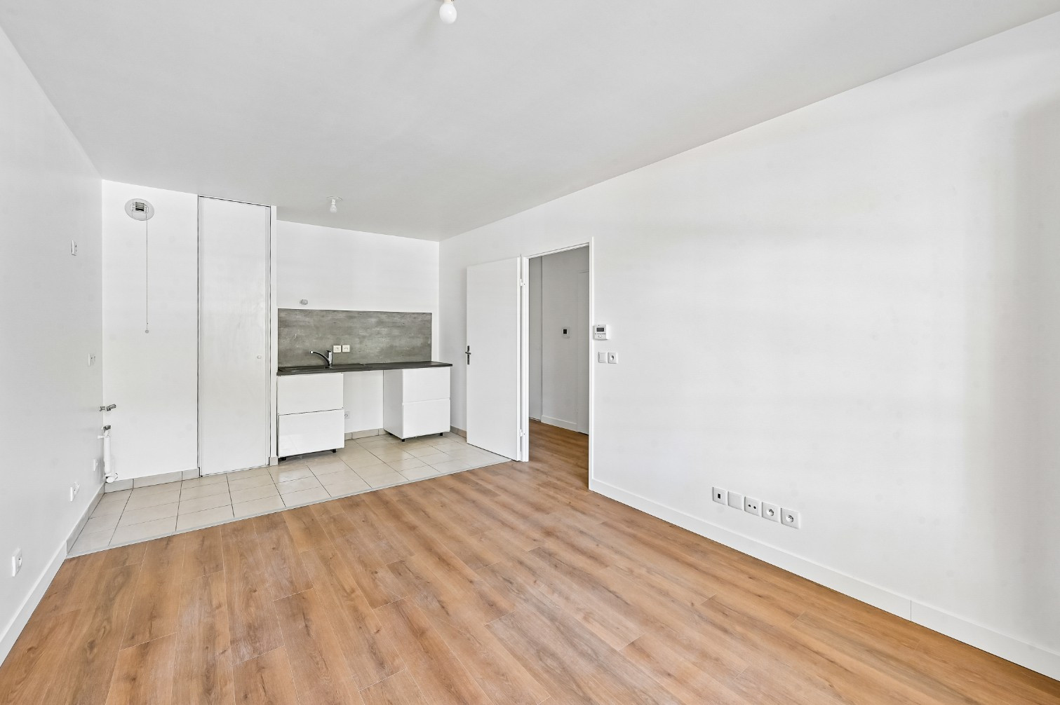 
                                                Vente
                                                 T2 pièces avec balcon - ST OUEN L'AUMONE