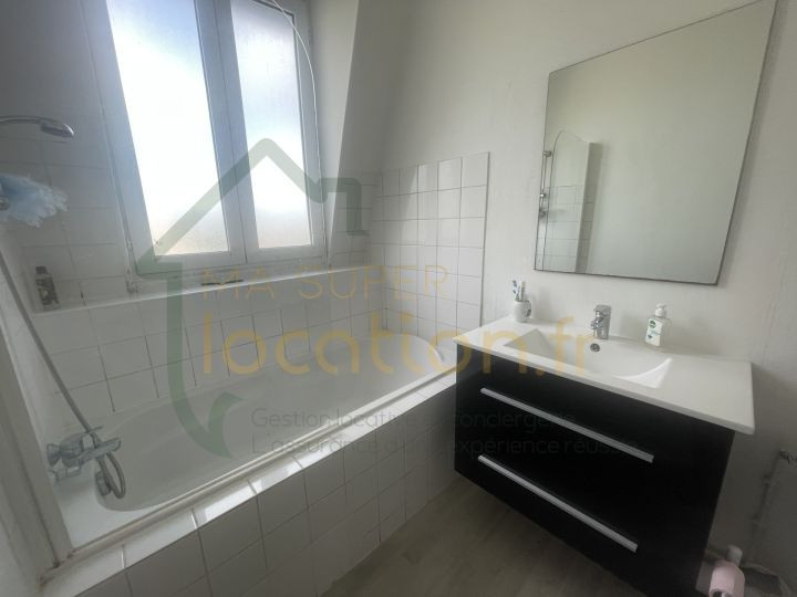 
                                                Location
                                                 T2 proche centre ville