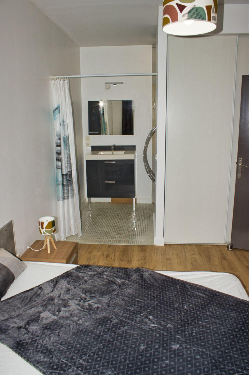 
                                                Location
                                                 T2 RDC centre ville au calme