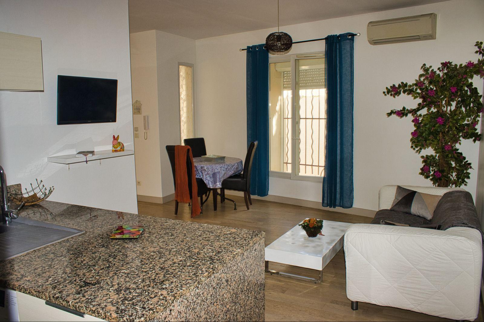 
                                                Location
                                                 T2 RDC centre ville au calme