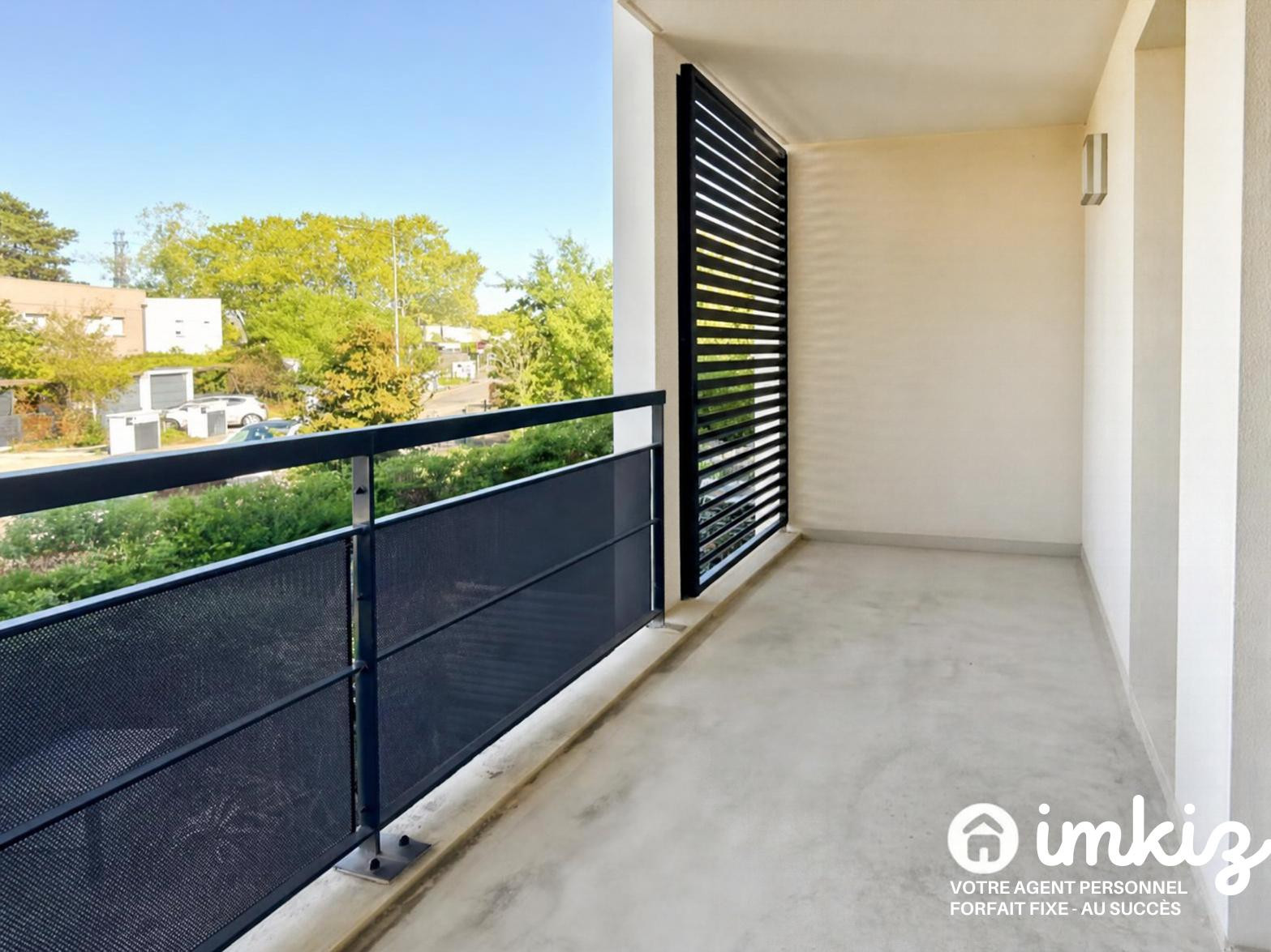 
                                                Vente
                                                 T2 récent avec balcon et parking, loué clé en main