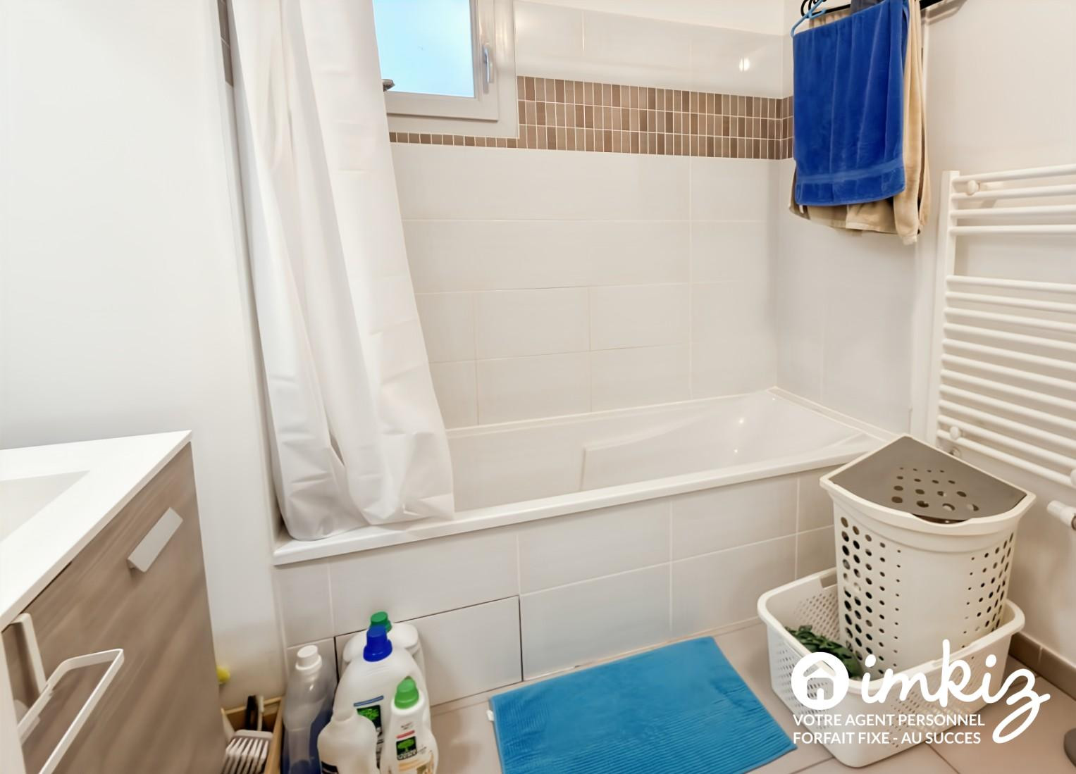
                                                Vente
                                                 T2 récent avec balcon et parking, loué clé en main
