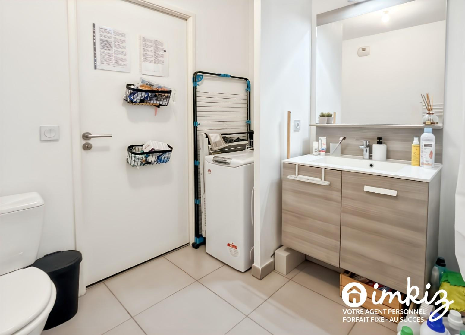 
                                                Vente
                                                 T2 récent avec balcon et parking, loué clé en main