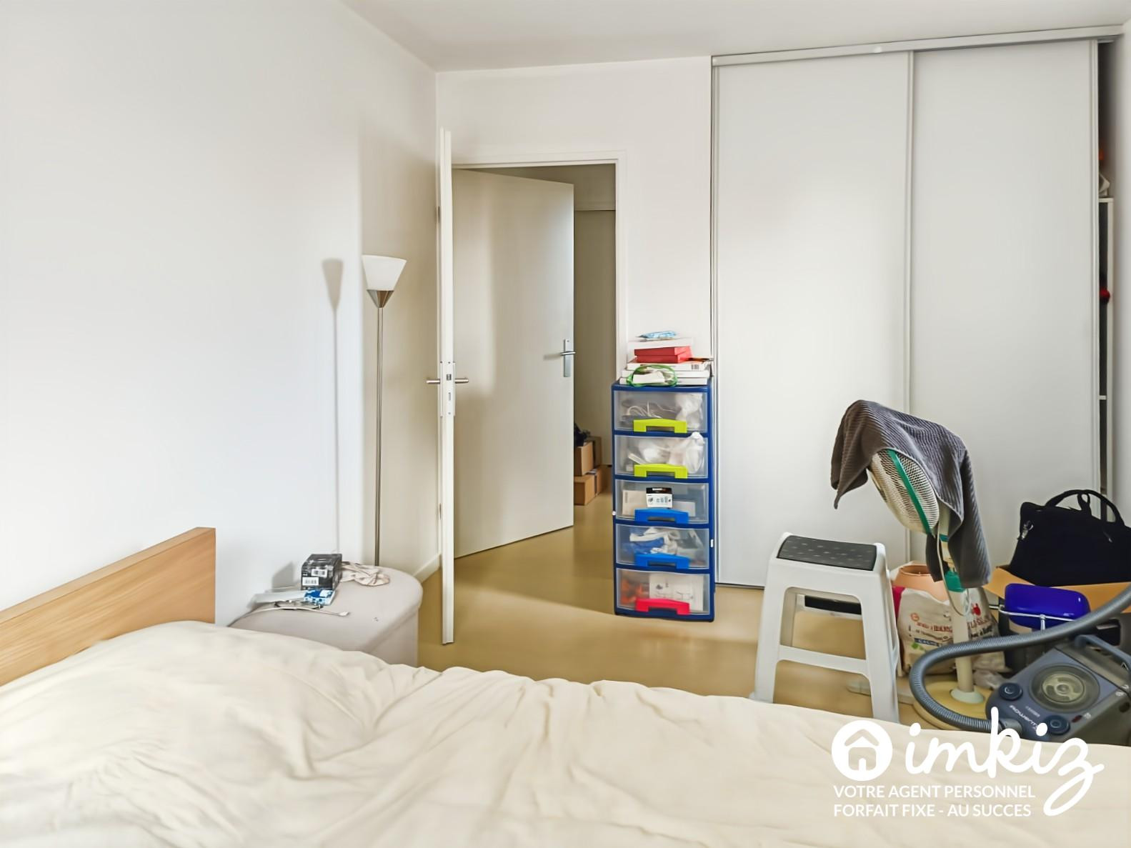 
                                                Vente
                                                 T2 récent de 53 m² avec loggia, parking et cave