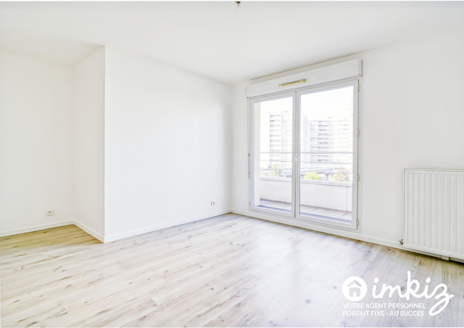 
                                                Vente
                                                 T2 refait à neuf avec balcon.