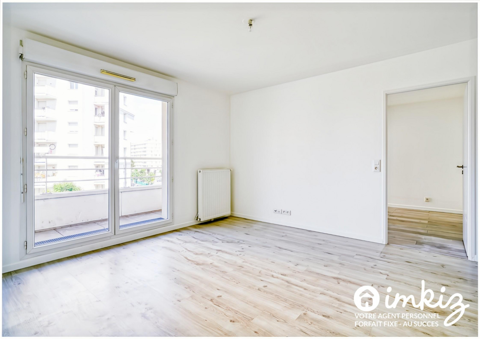 
                                                Vente
                                                 T2 refait à neuf avec balcon.