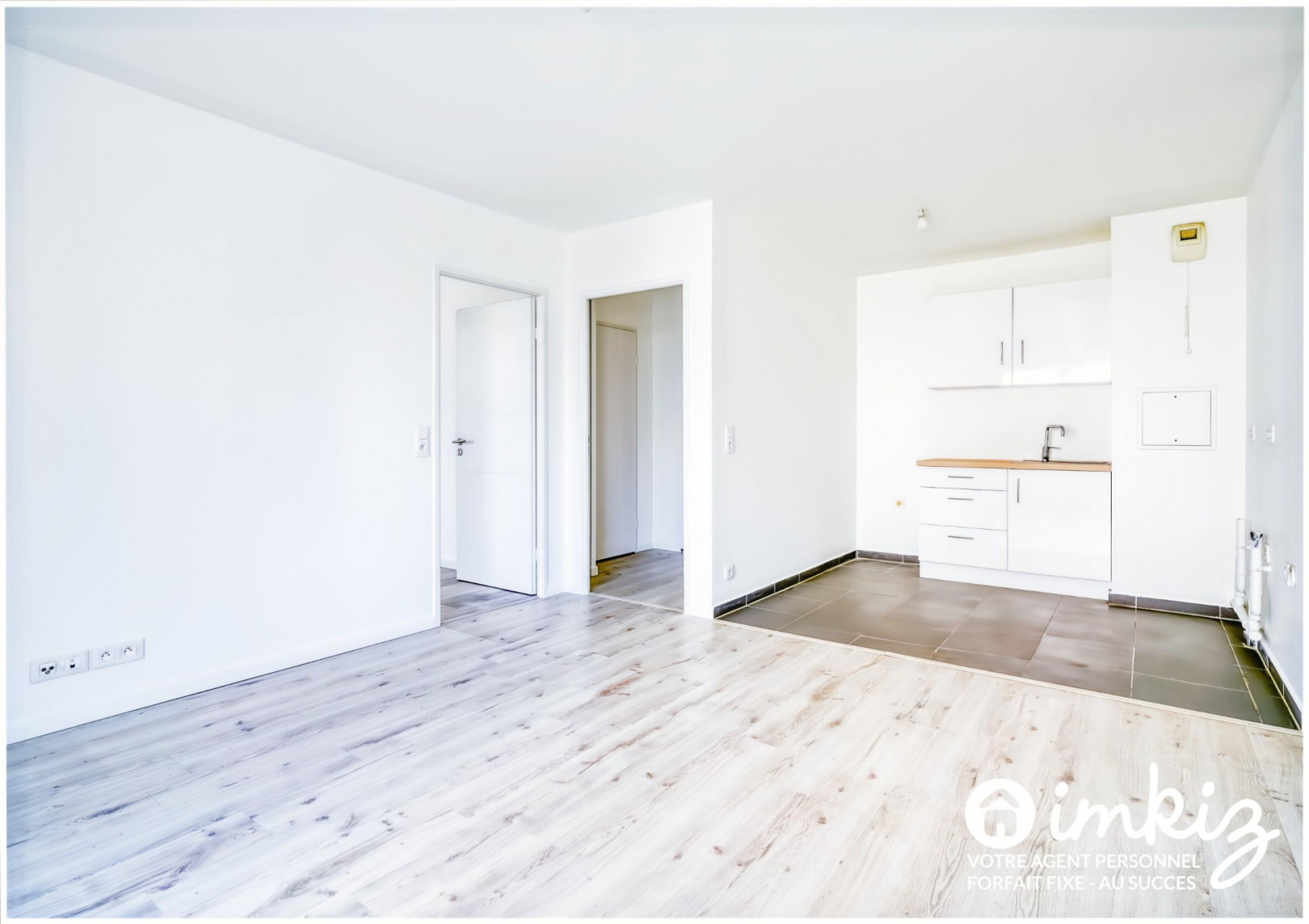 
                                                Vente
                                                 T2 refait à neuf avec balcon.