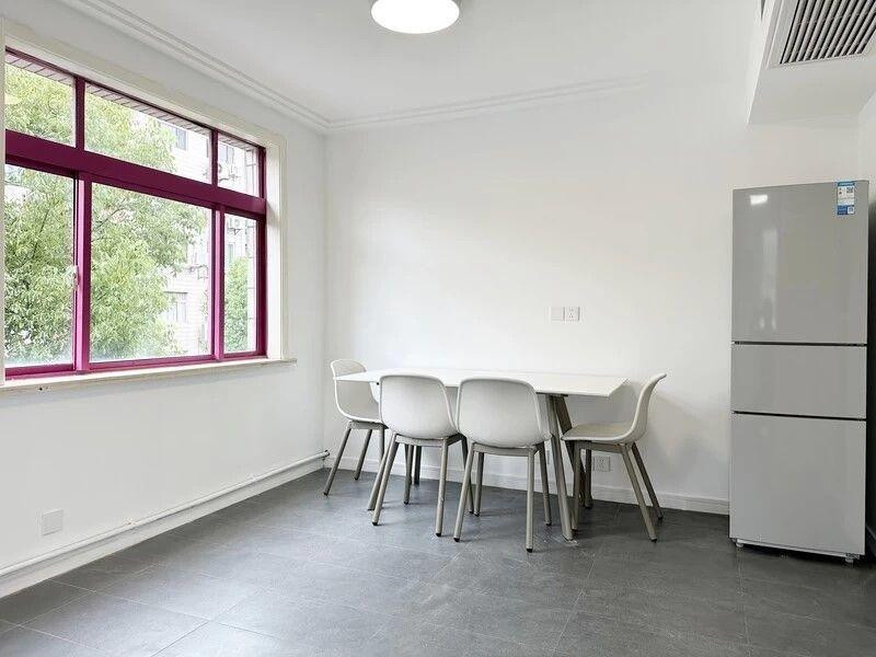 
                                                Location
                                                 T2 refait a neuf, bien équipé, proche de commerce