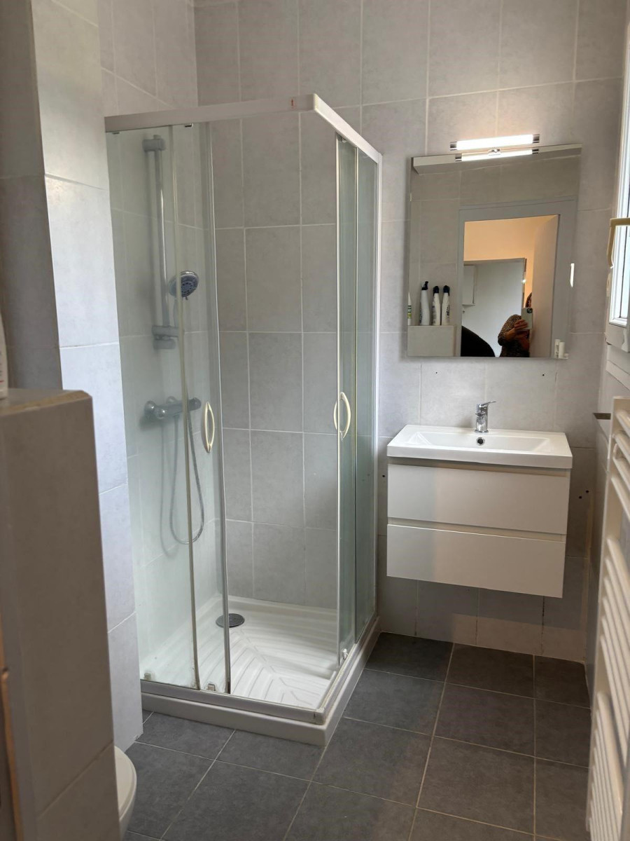 
                                                Location
                                                 T2 refait à neuf dans quartier tranquille