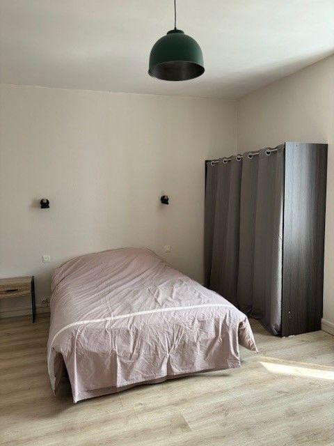 
                                                Location
                                                 T2 refait à neuf dans quartier tranquille