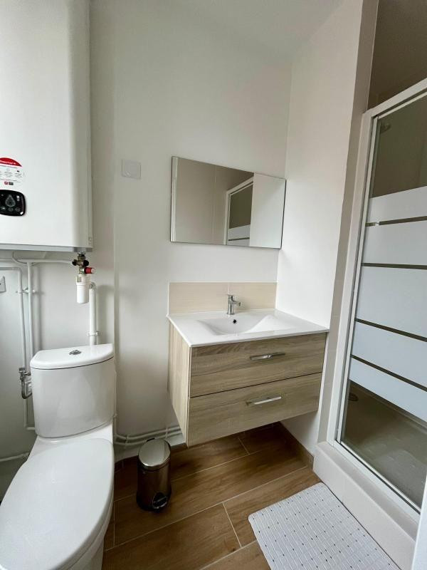 
                                                Location
                                                 T2 refait à neuf Malakoff métro