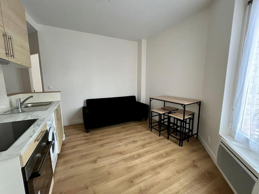 
                                                Location
                                                 T2 refait à neuf Malakoff métro