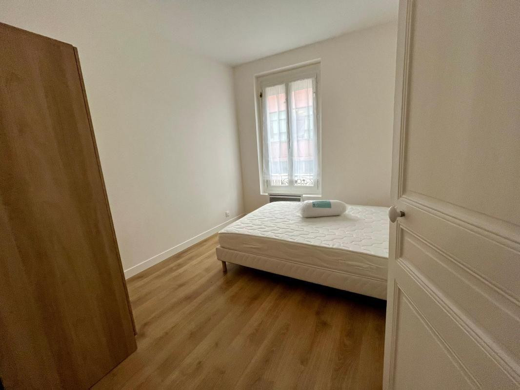
                                                Location
                                                 T2 refait à neuf Malakoff métro