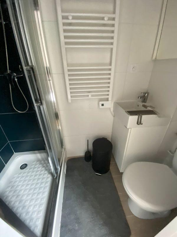 
                                                Location
                                                 T2 refait à neuf - Paris 17