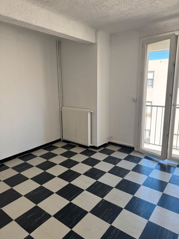 
                                                Location
                                                 T2 refait neuf