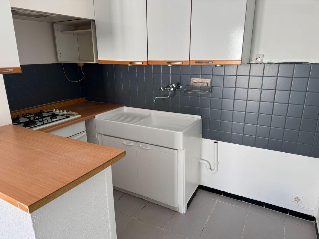 
                                                Location
                                                 T2 refait neuf