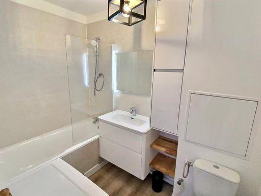 
                                                Location
                                                 T2 rénové 20éme Arrondissement de Paris.